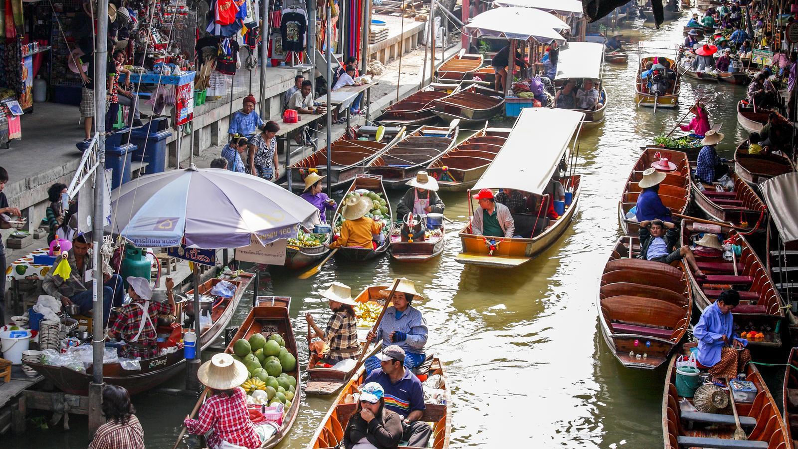 El mercat flotant de Damnoen Saduak, a prop de Bangkok