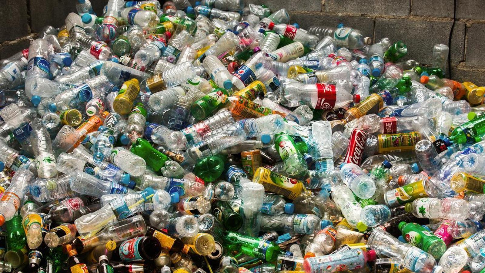 Residuos plásticos para reciclar.