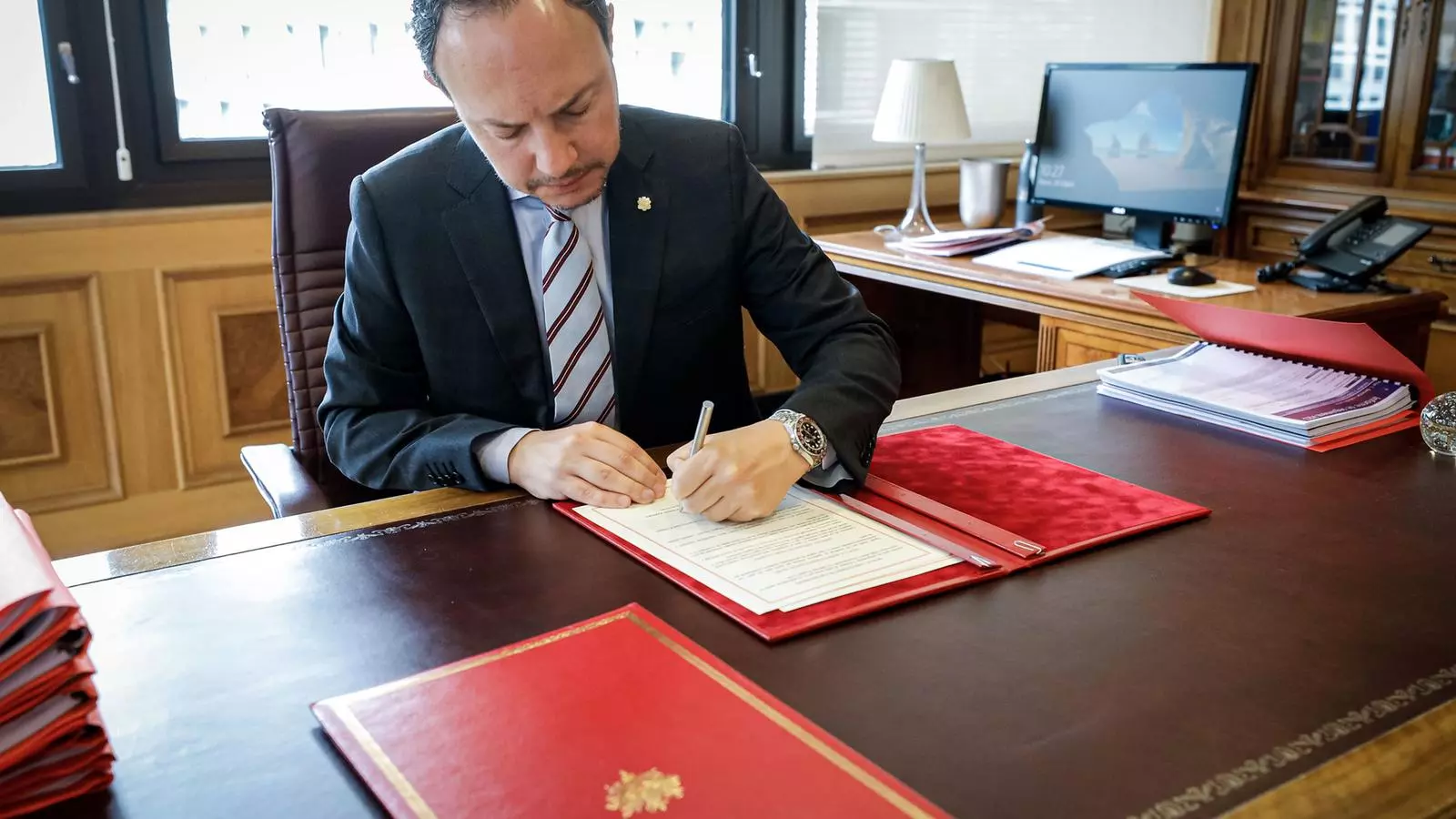 Espot signant un acord amb França