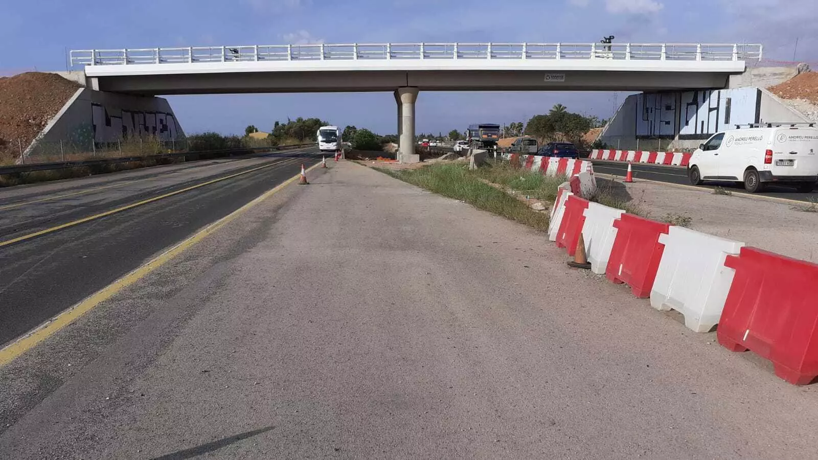Imatge del pont d'accés a Lloseta