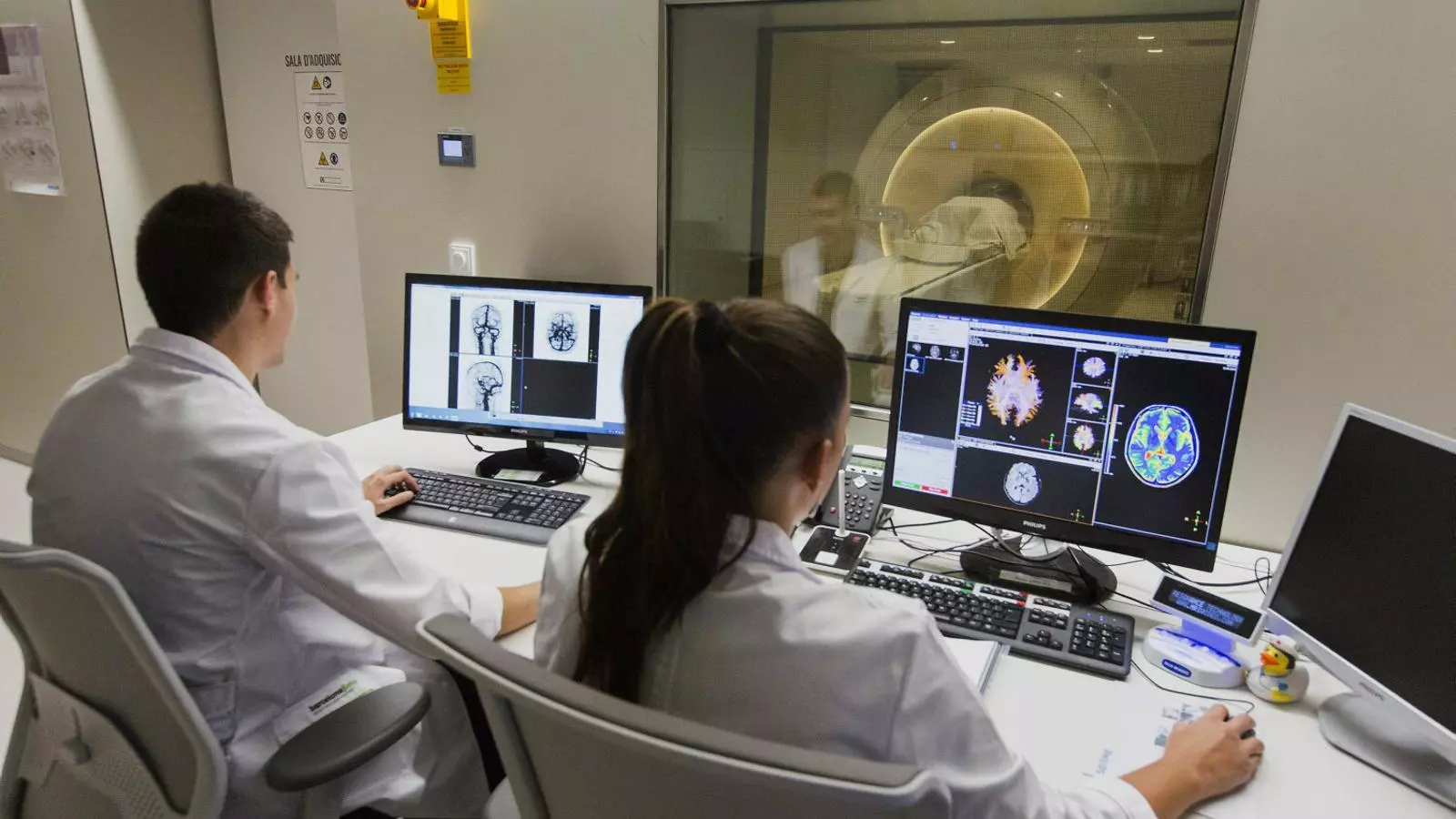 Investigadors del centre de la Fundació Pasqual Maragall, dedicada a la recerca sobre l’Alzheimer, en una imatge d’arxiu.