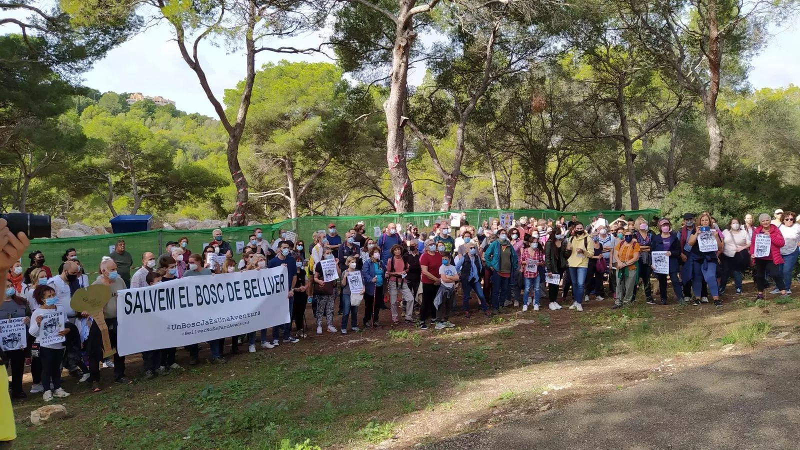 Manifestació contra el nou parc del bosc de Bellver.