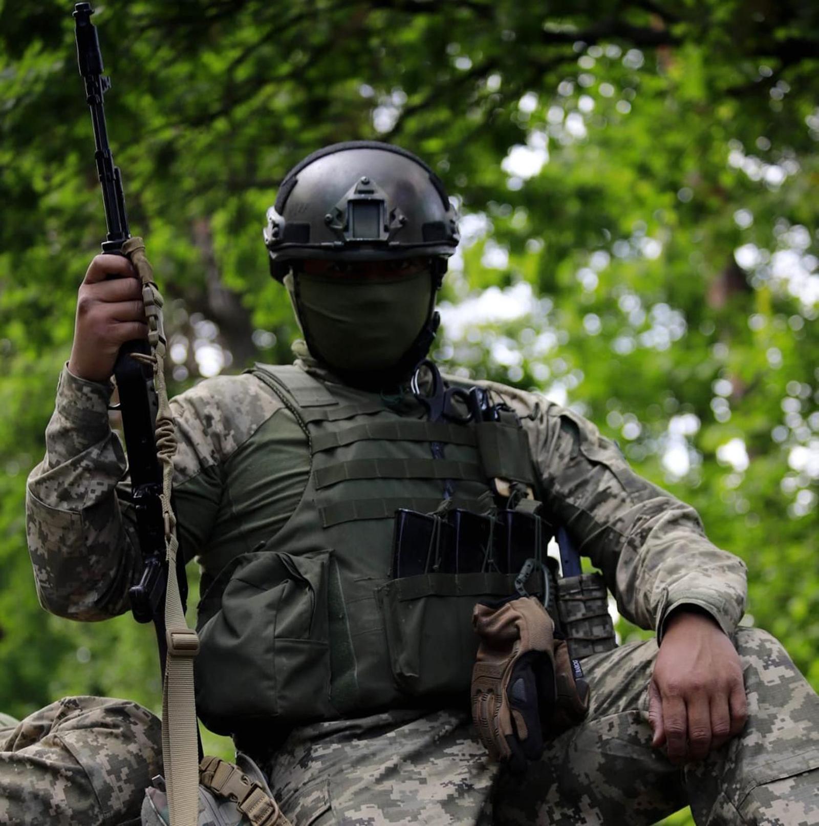 The Rizzer soldier in an image on the Ukraine front.