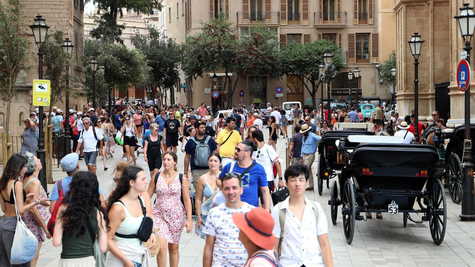 El centre de Palma, ple de turistes aquest estiu.