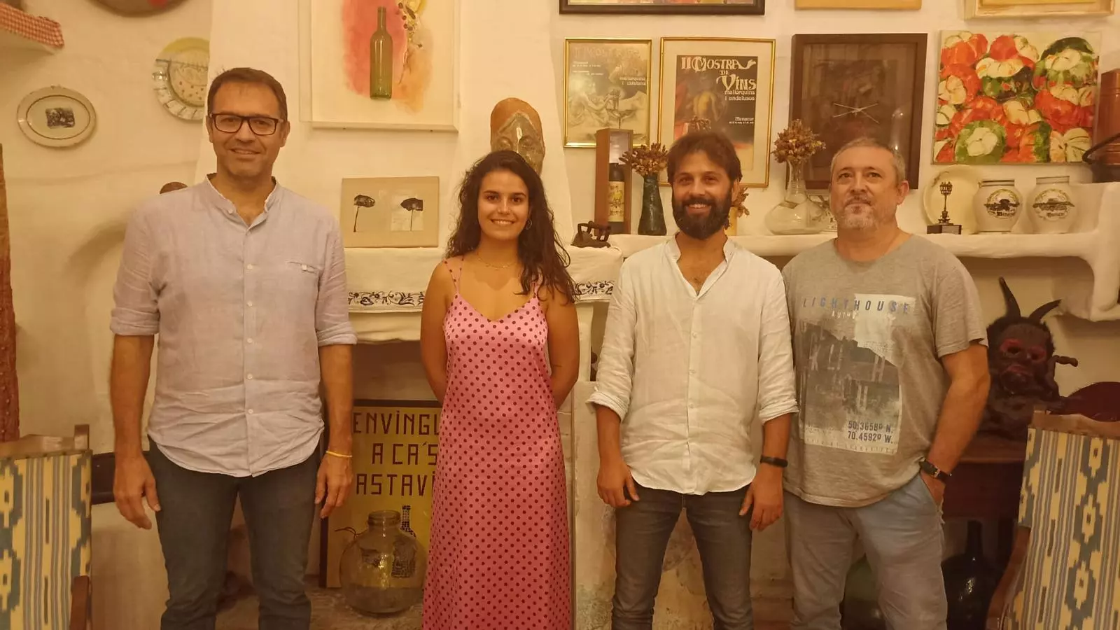 El batle de Manacor, Miquel Oliver; amb la gestora cultural Maria Magdalena Vives; el delegat de Cultura, Mateu Marcé; i el representant de la Confraria dels Tastavins, Julià Duran.