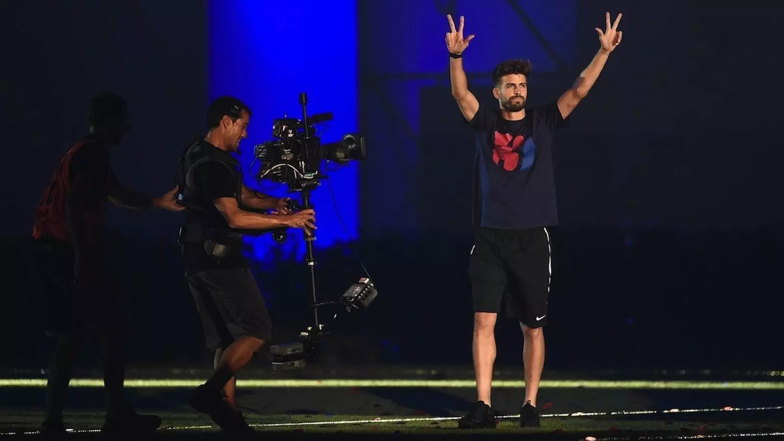 Gerard Piqué, durant la celebració del triplet al Camp Nou / JOSEP LAGO / AFP