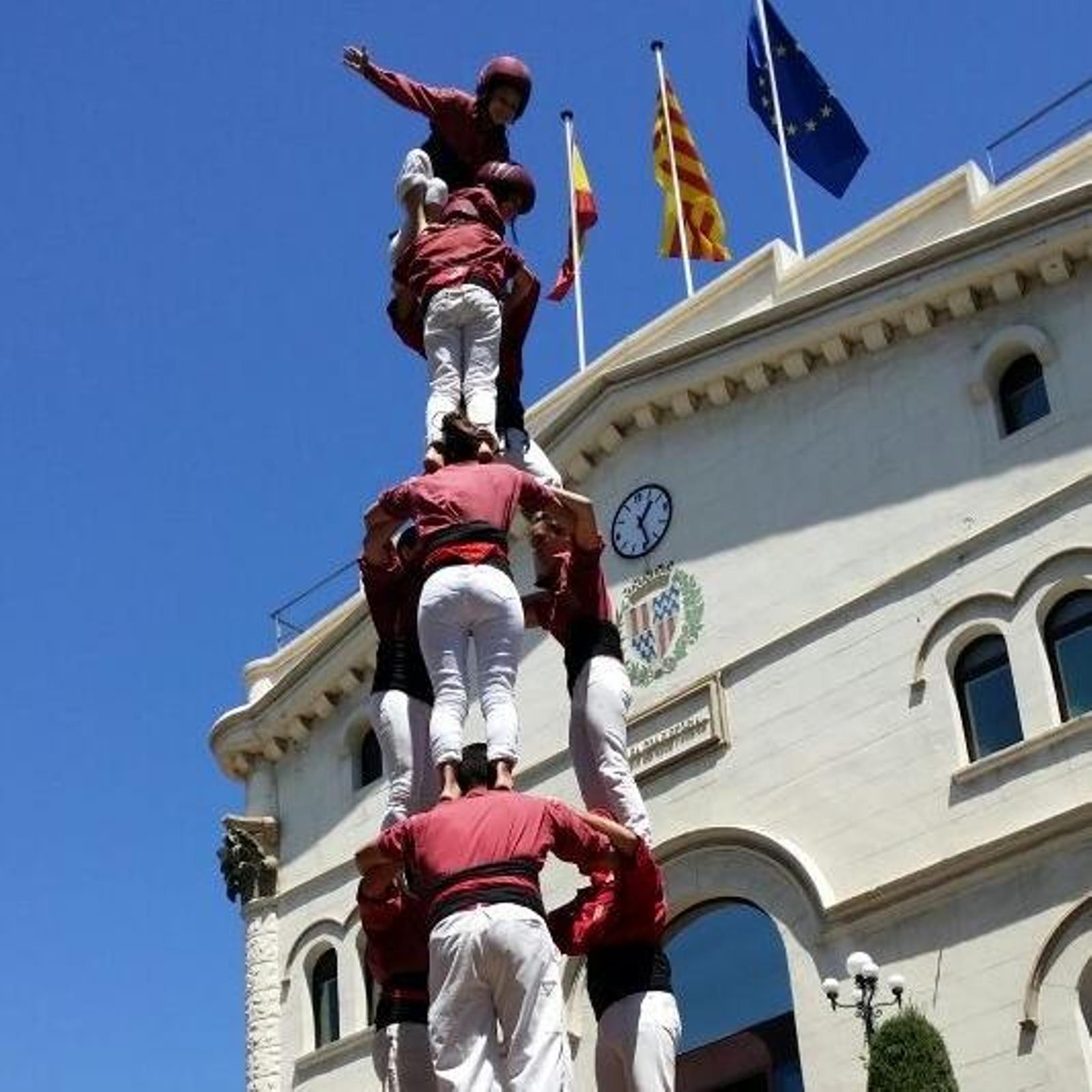 Els Castellers de Mallorca amb un tres de set al maig del 2016 a Badalona.