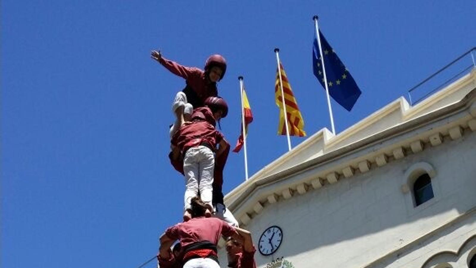 The Castellers of Mallorca with a three of seven in May 2016 in Badalona.
