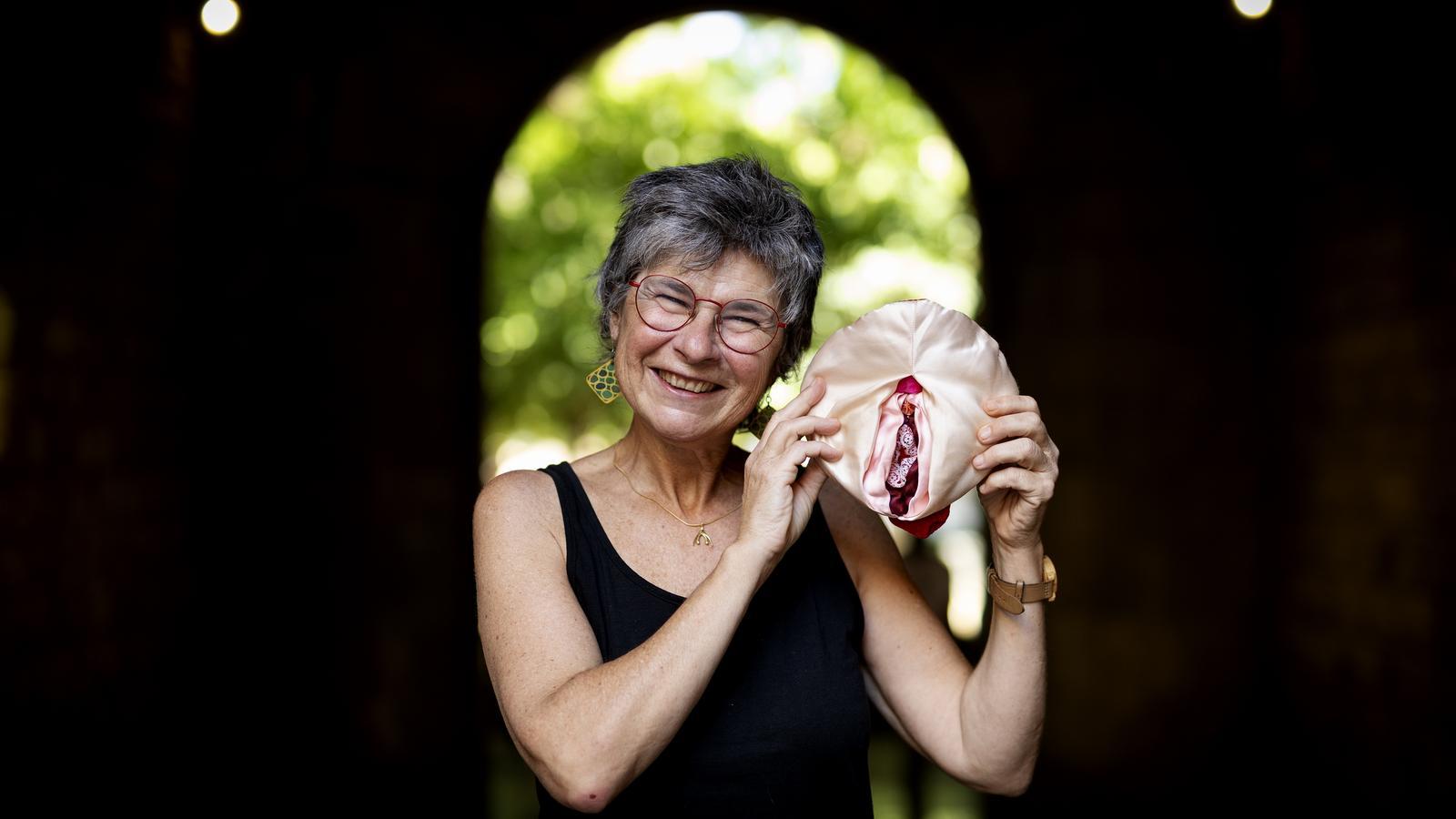 Pelvic floor physiotherapist Mireia Grossman with a pillow representing a vulva.