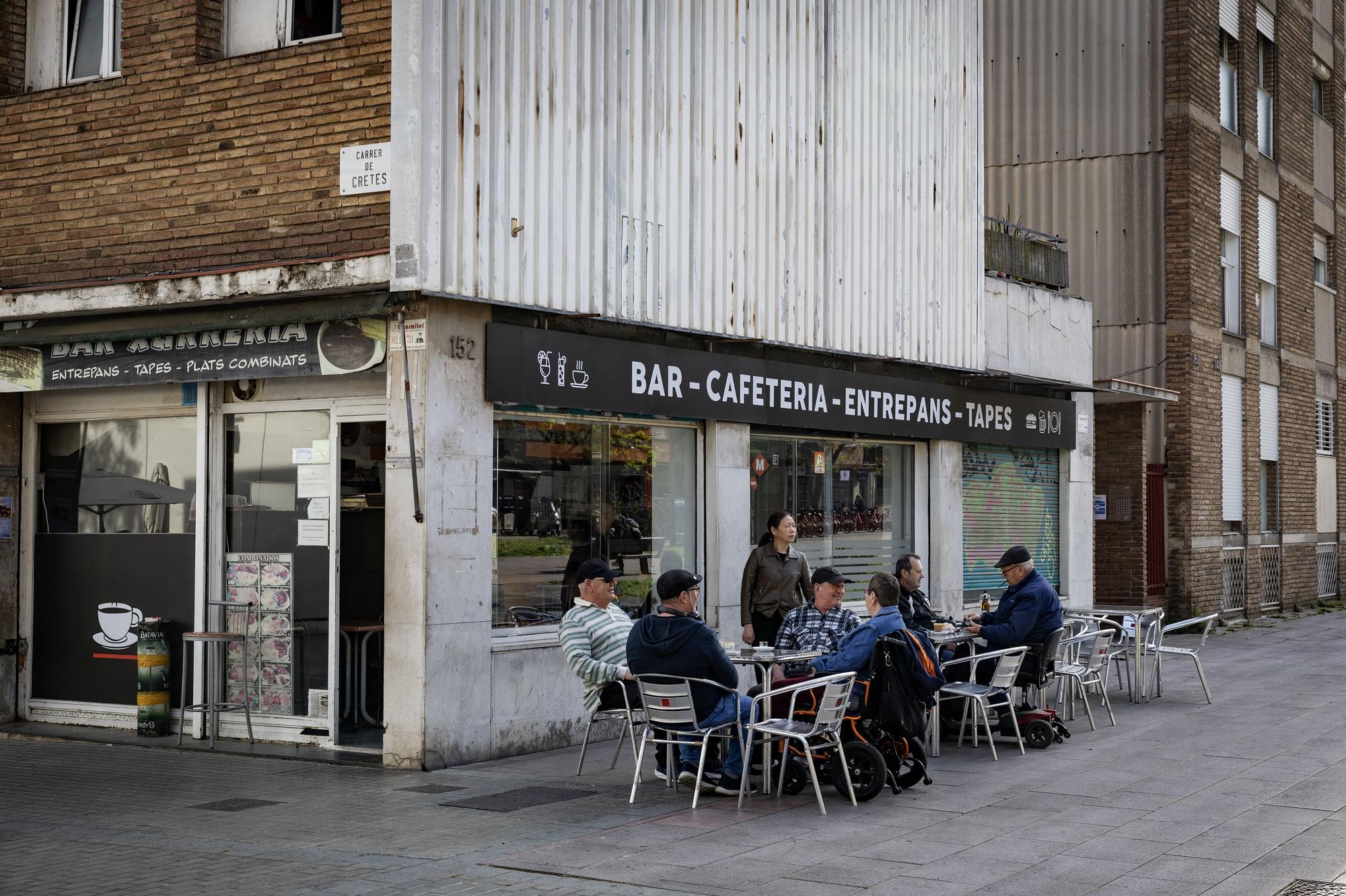 Una terrassa del barri del Bon Pastor, on un home en cadira de rodes va matar un jove lladre.