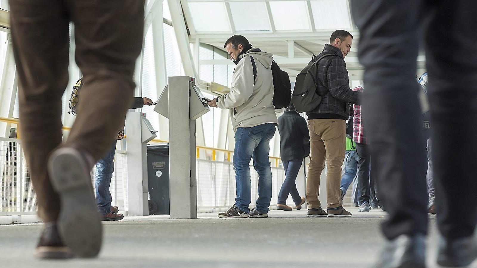 El control de presència és una pràctica més estesa en grans empreses i més laxa en pimes  i microempreses.