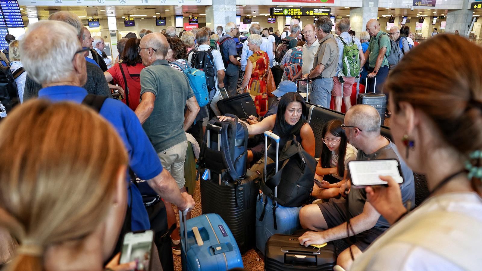 Queues at Norwegian handling at El Prat Airport this Saturday