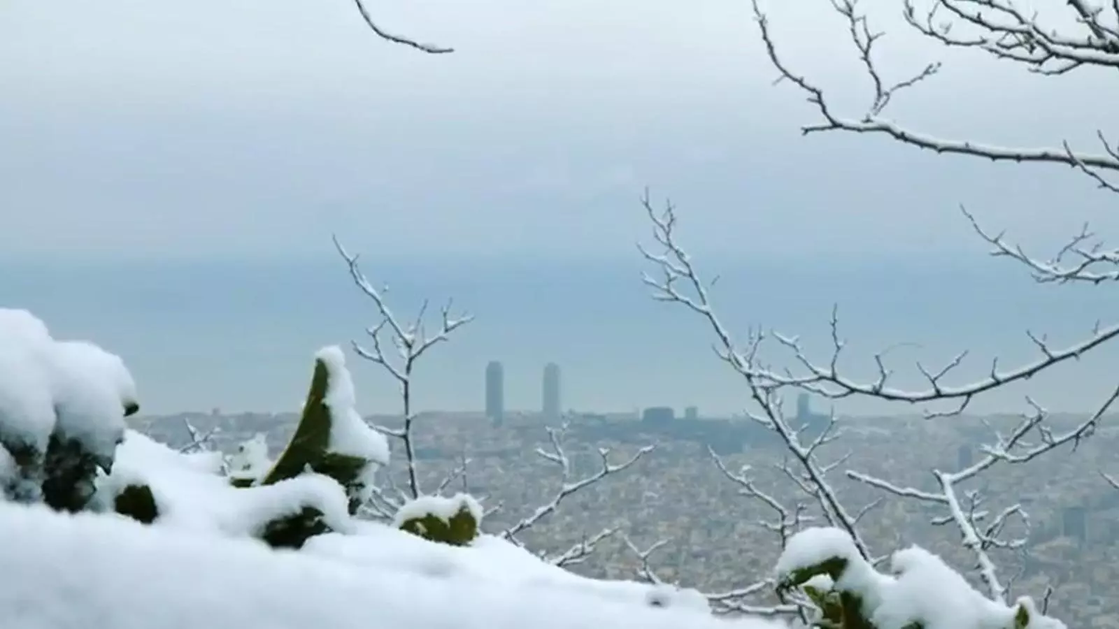 El Tibidabo nevat, a vista de 'drone'