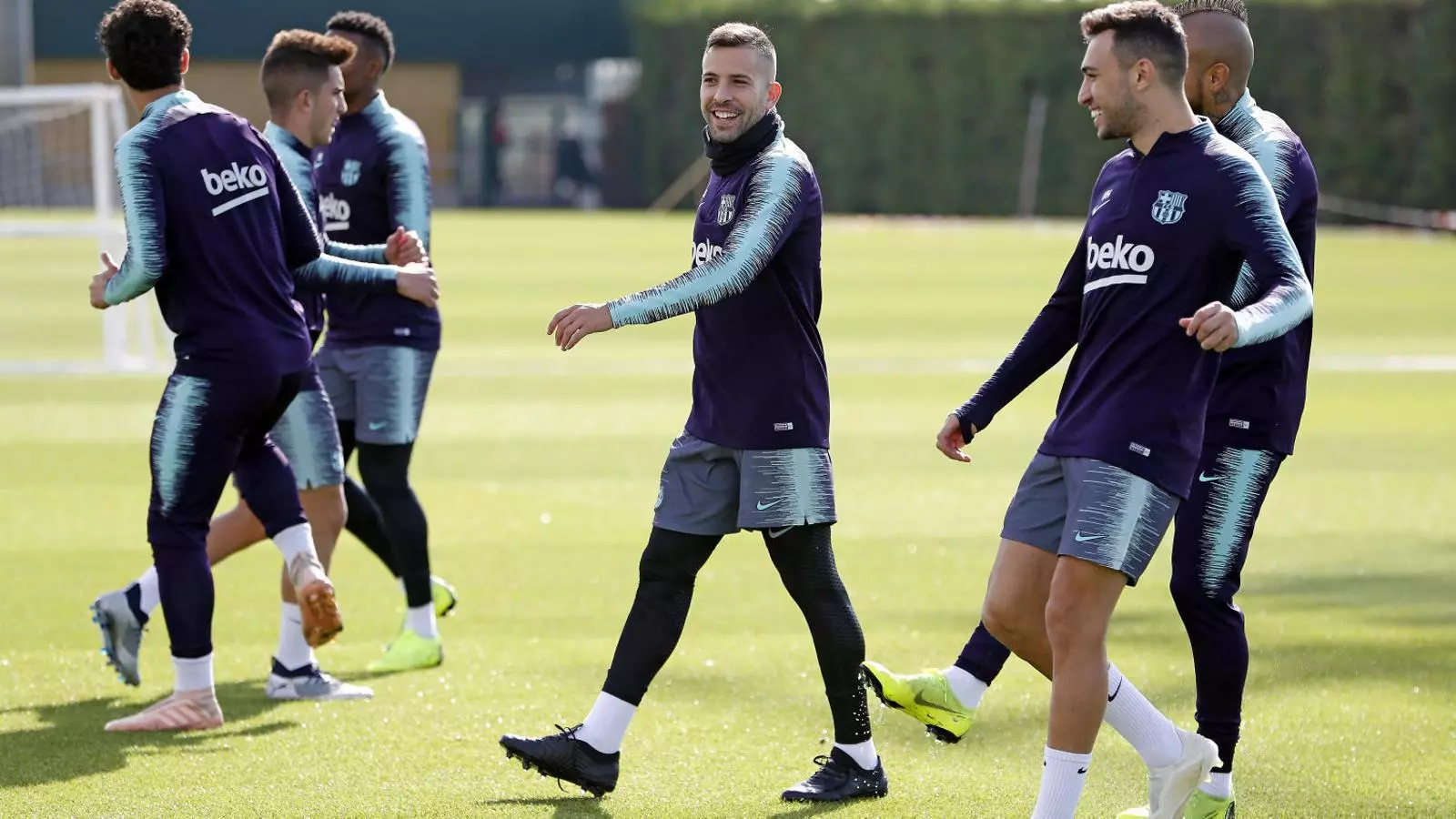 Jordi Alba durant l’entrenament d’ahir del Barça a la Ciutat Esportiva Joan Gamper.