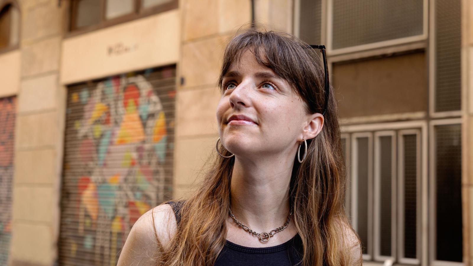 Anouk Hoffman-Morin es de Montreal, Canadá, y actualmente vive en Barcelona documentando edificios abandonados y transformados por la acción colectiva