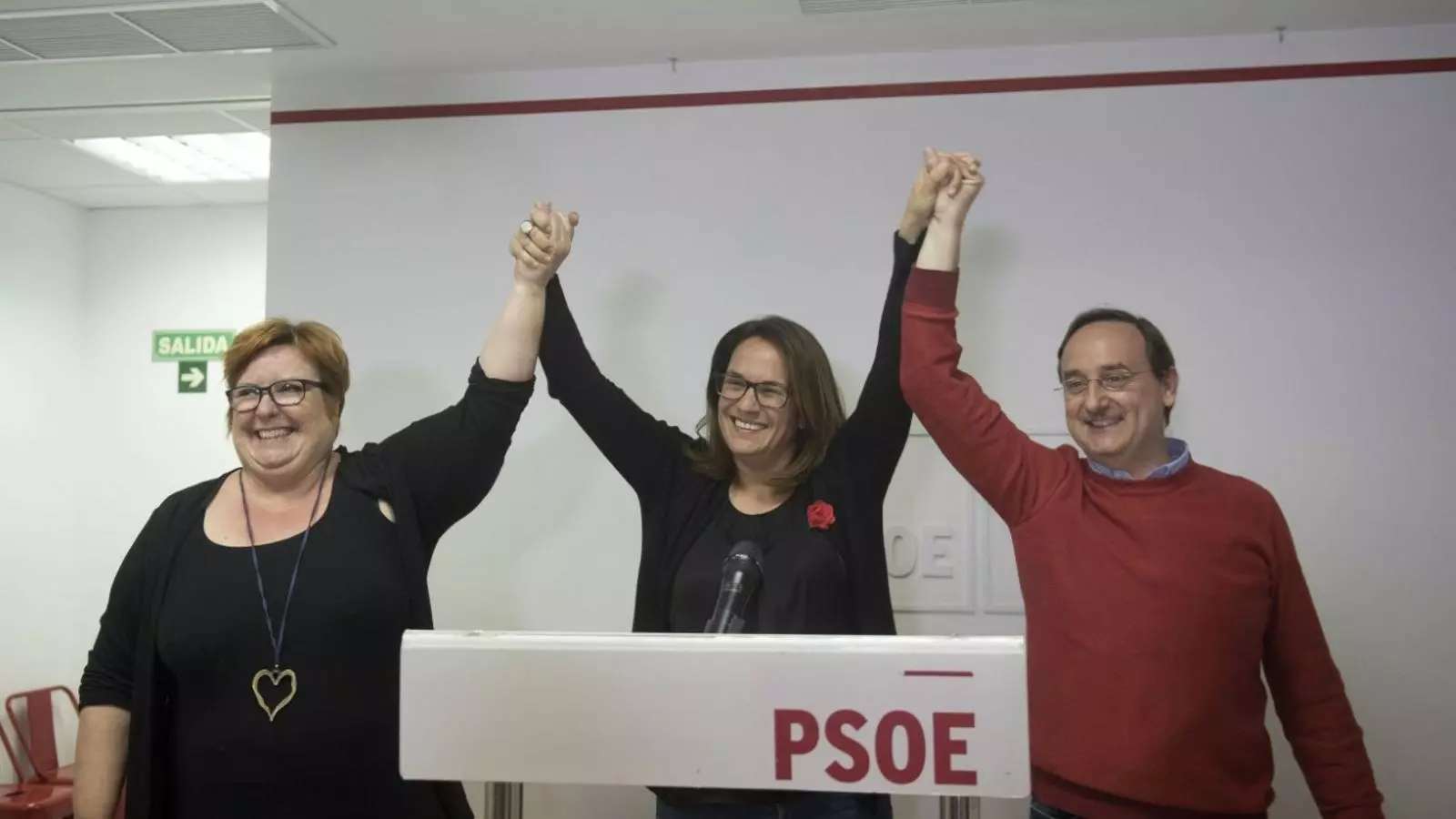 La seu del PSOE a Maó s'ha convertit en una festa després dels espectaculars resultats a l'illa.