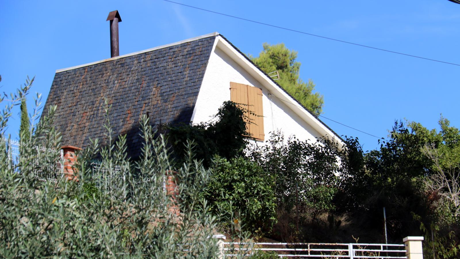 The house in Cabrera d'Anoia where the body of a man was found with whom his relatives were living