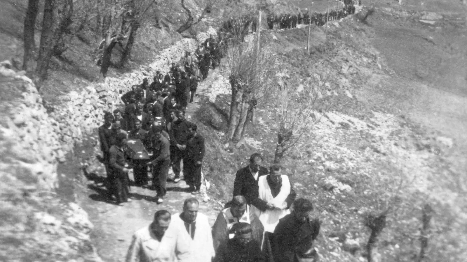 El seguici funerari fins al cementiri de l'Espà (15 d'abril de 1944)