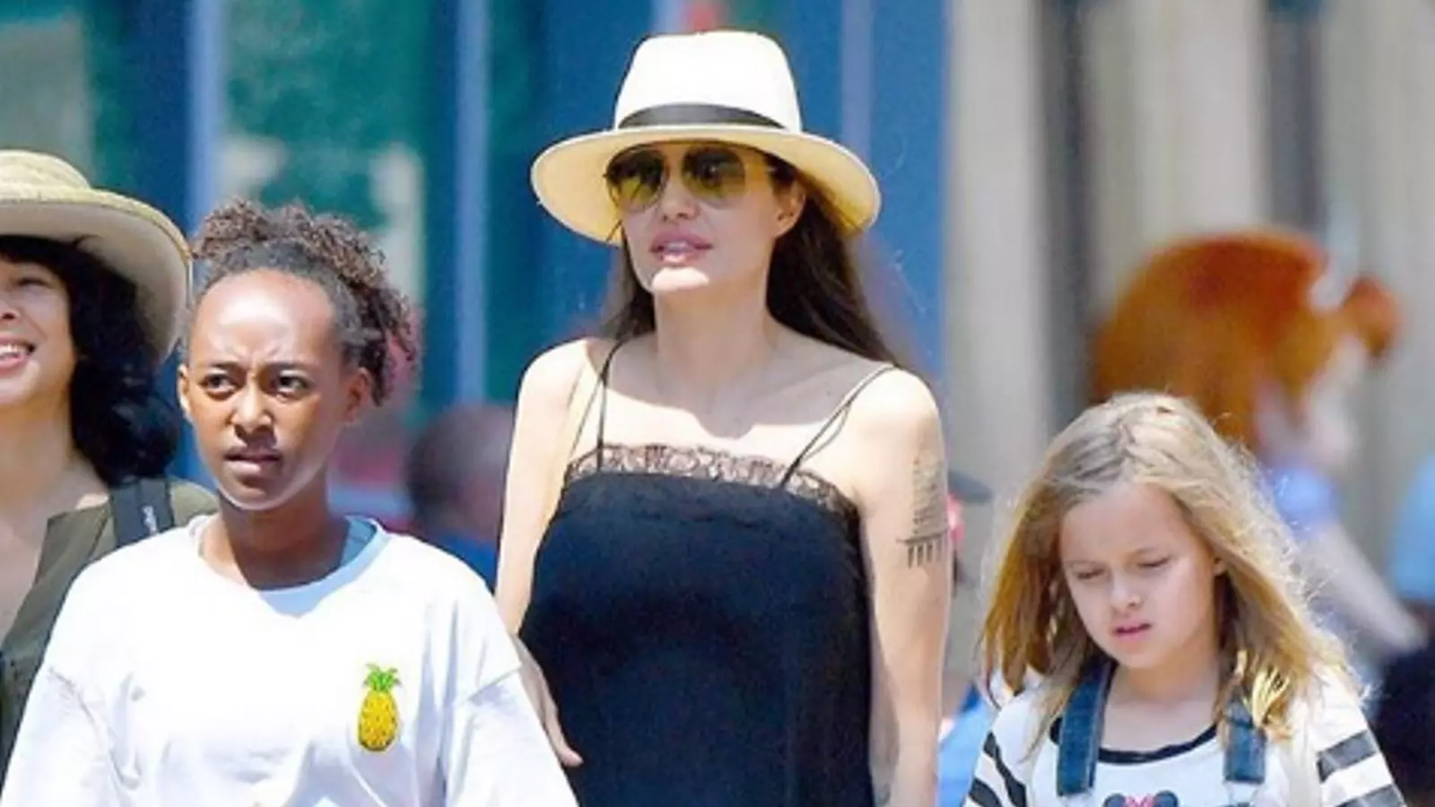 Angelina Jolie amb dues de les seves filles.