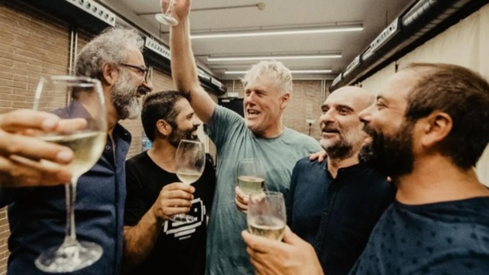 Los integrantes de Antonia Font, con Joan Roca en el centro.