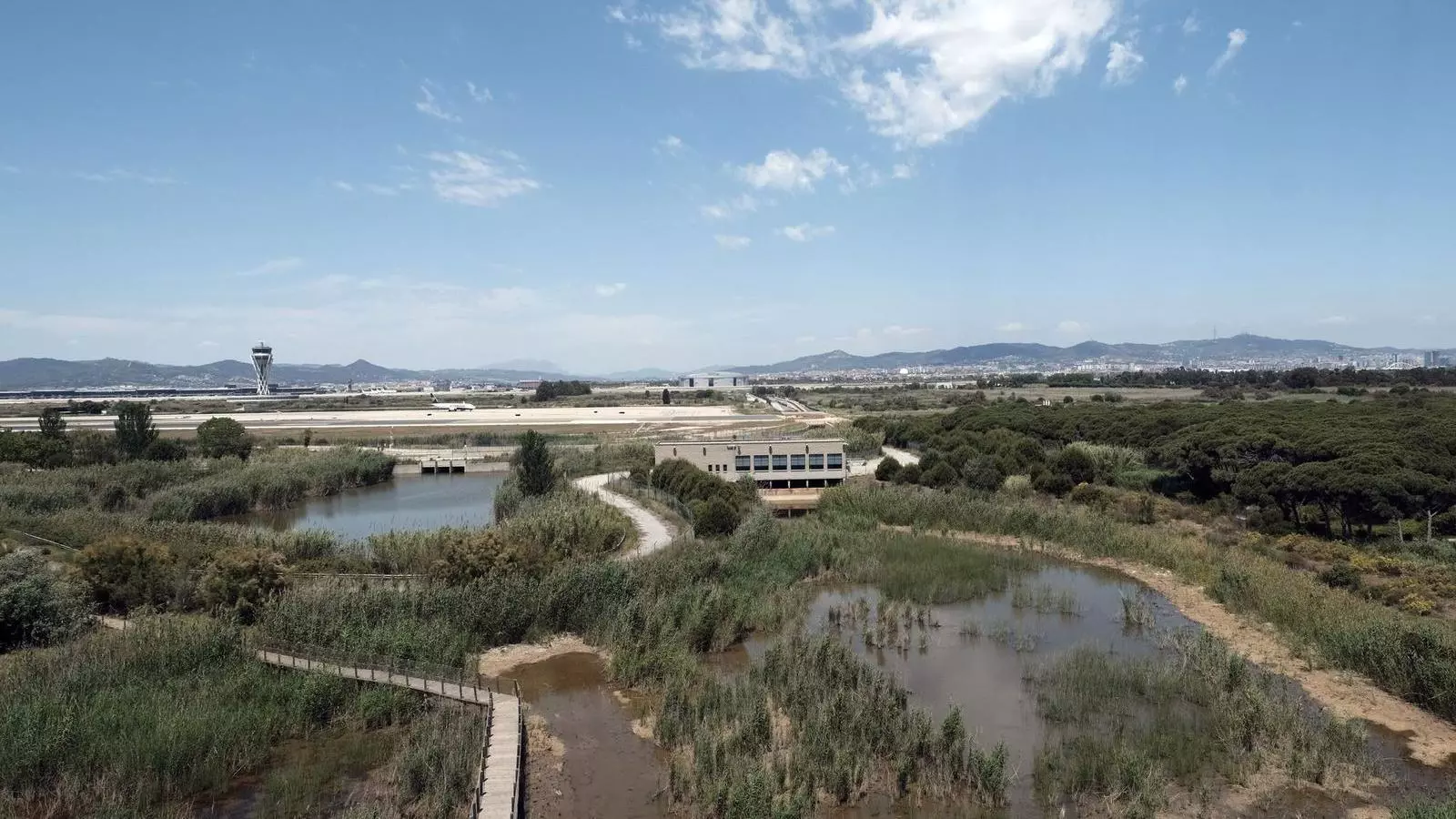 L'entorn del Prat, amb la Ricarda i el parc agrari, estan al centre de la polèmica per l'ampliació de l'aeroport.