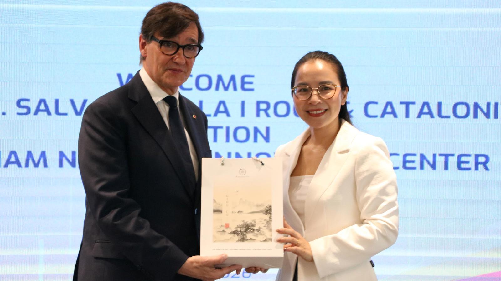 Salvador Illa en el Centro de Innovación Nacional de Vietnam