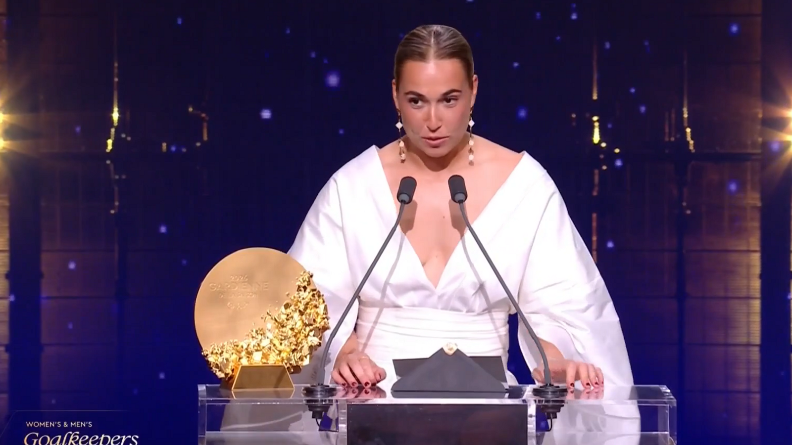Cata Coll durant el discurs a la gala de la Pilota d'Or.