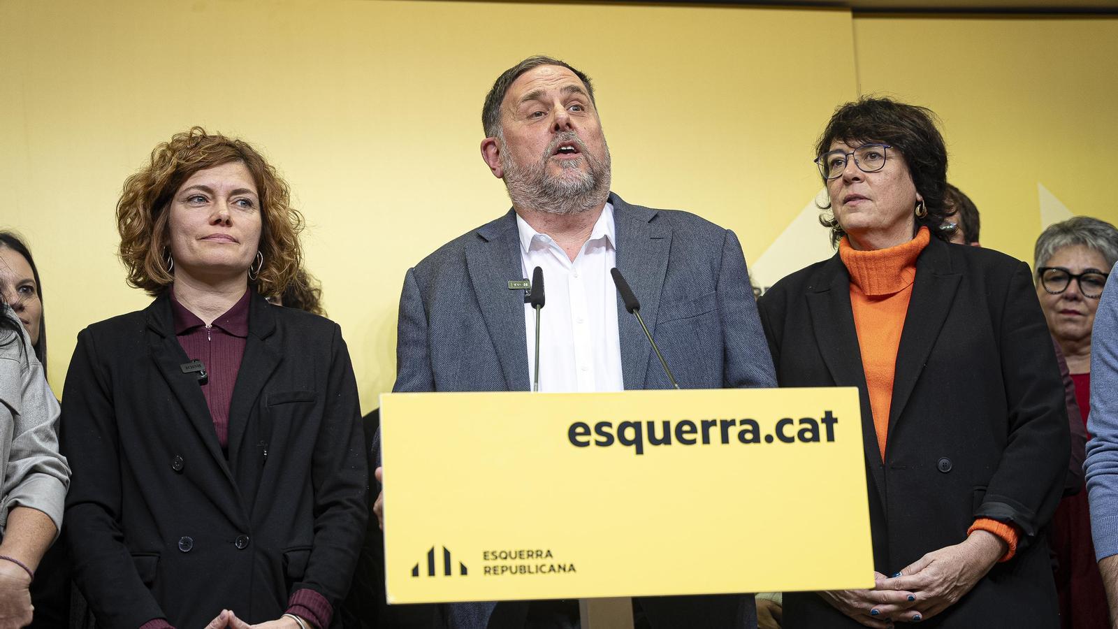 Oriol Junqueras junto a Elisenda Alamany y Diana Riba este sábado por la noche