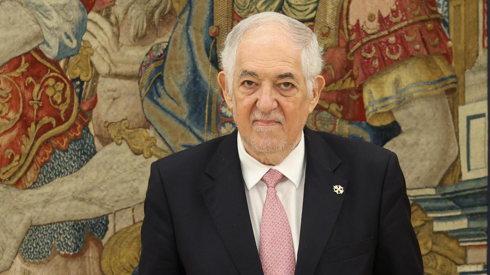 The president of the Constitutional Court, Cándido Conde-Pumpido, at the Zarzuela Palace during the delivery to the King of the report on the institution's activities.