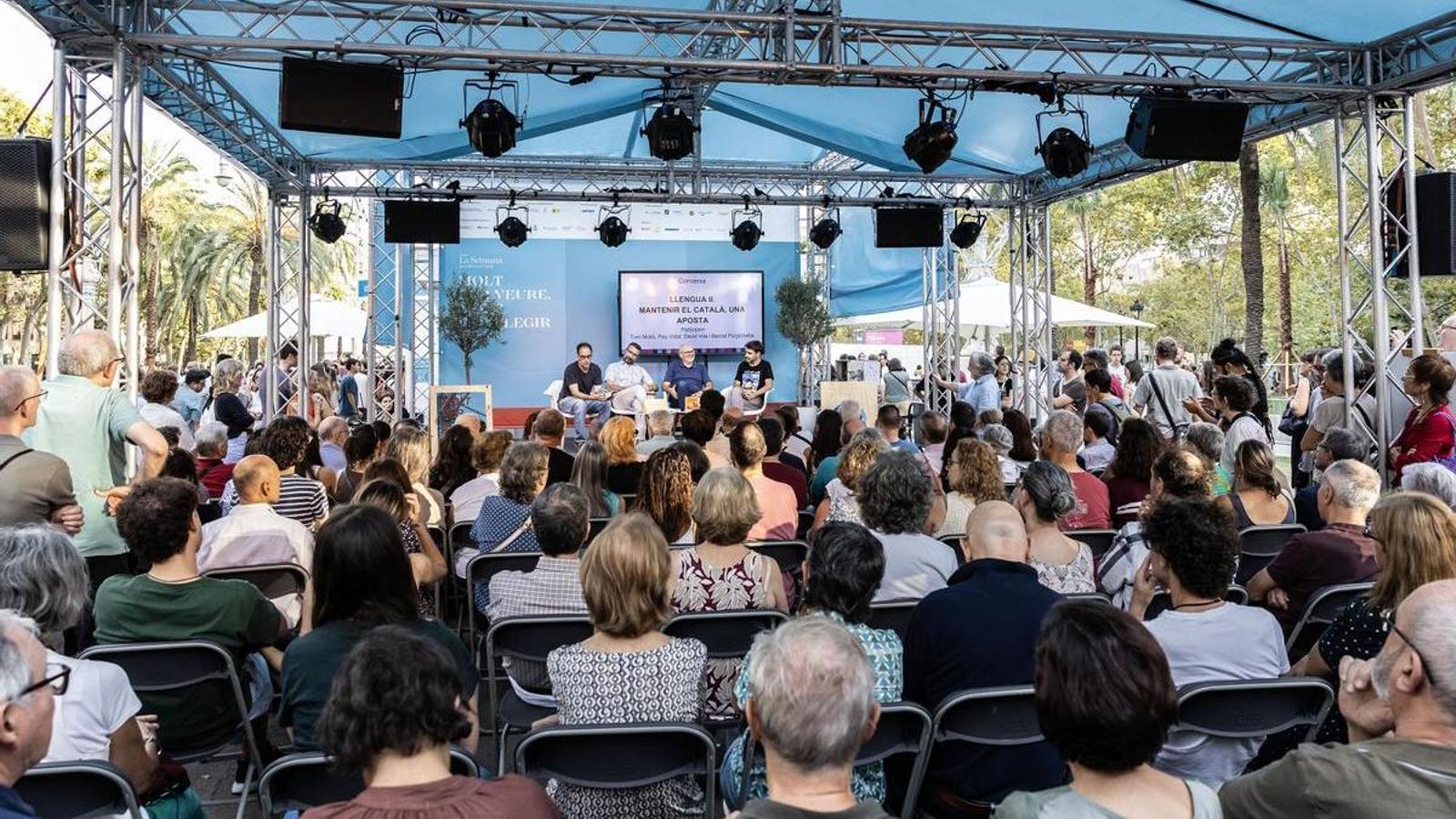 Bernat Puigtobella modera el debate con Pau Vidal, Toni Mollà y David Vila en La Setmana.