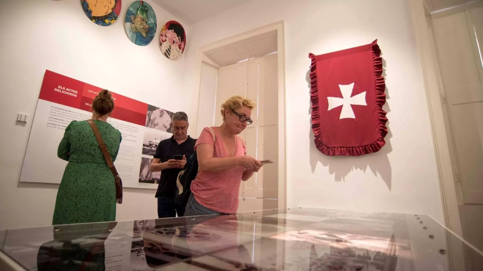 Primers visitants del museu de Ciutadella a Can Saura.