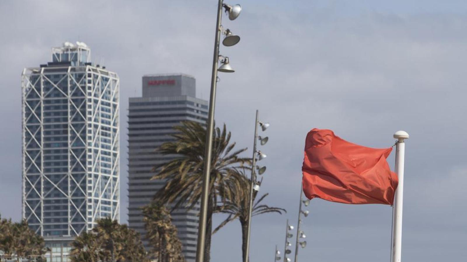 Thursday the red flag was raised on all the beaches of Barcelonès.