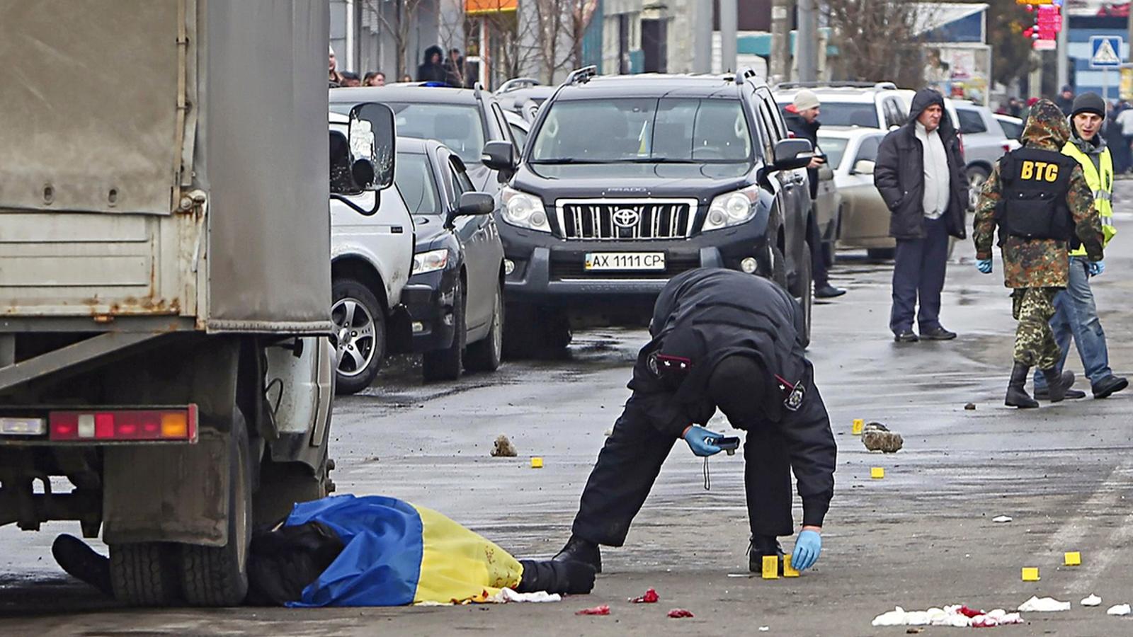 Atemptat a una ciutat de l'est d'Ucraïna durant una manifestació pro Maidan. SERGEI KOZLOV/ EPA