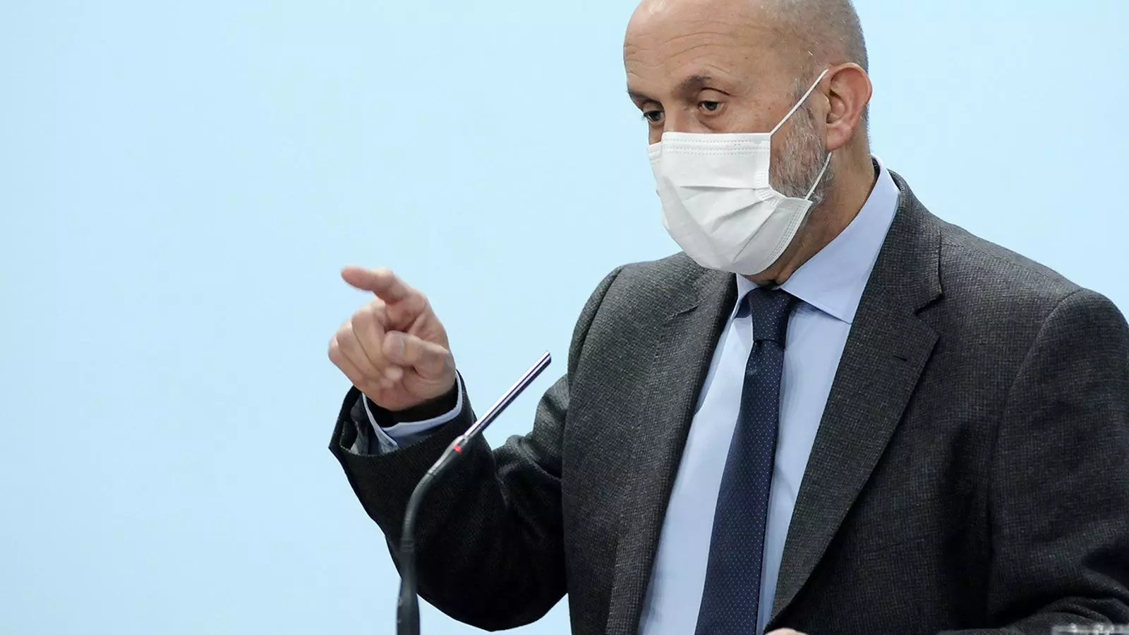 El ministre Benazet, en roda de premsa. / SFG