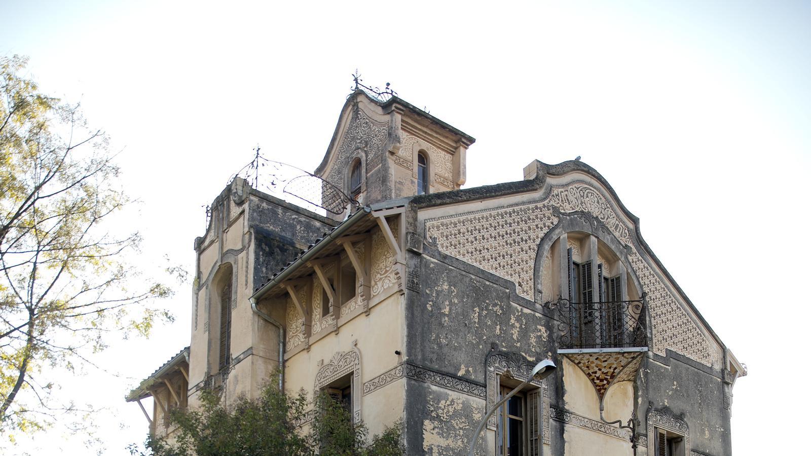 La Torre Iris, un dels edificis de la 'mansana Raspall' de la Garriga.