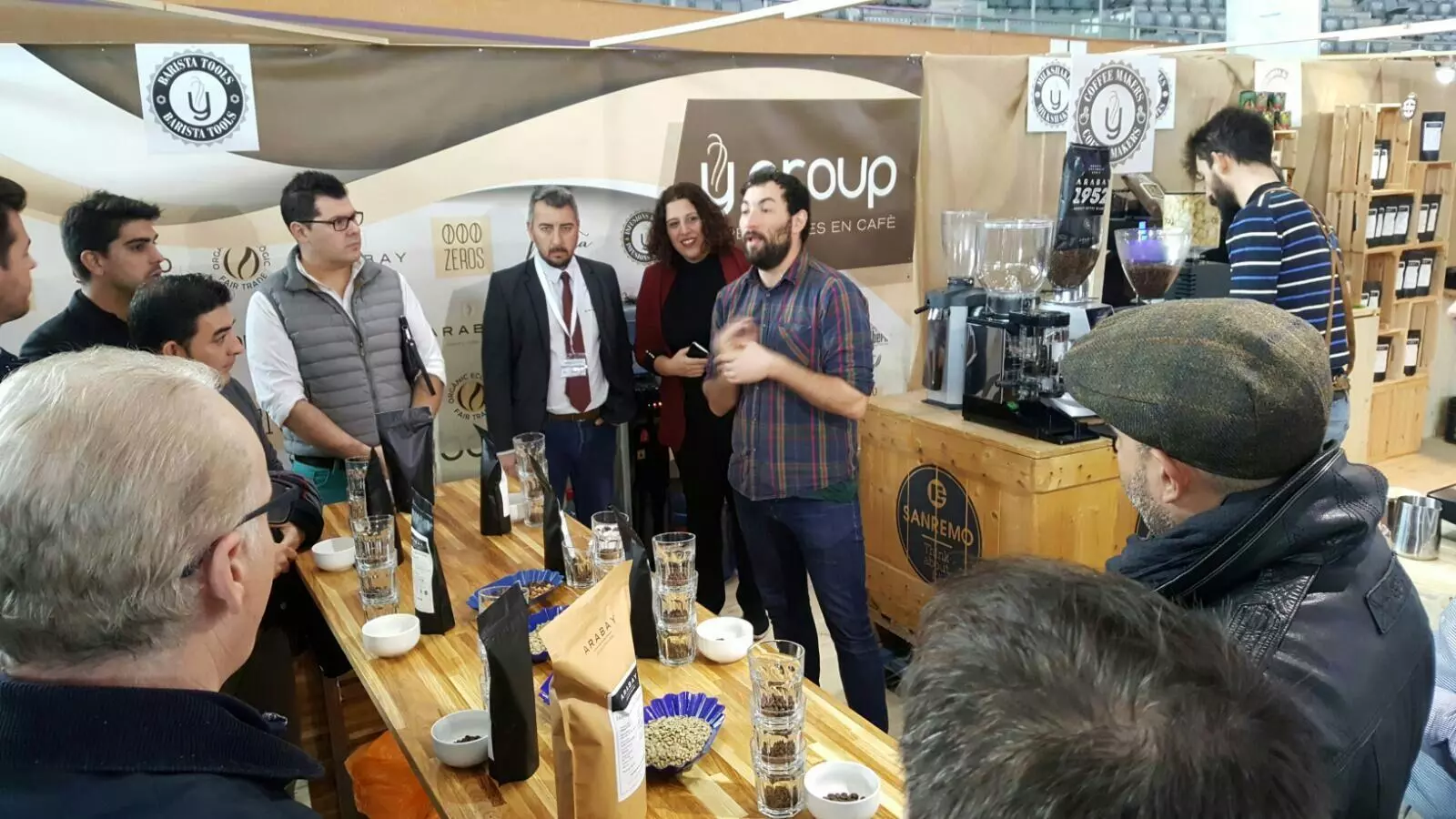 Arabay Coffee oferint un taller-tast de cafès per a membres de l’Associació Balear de Sumillers.