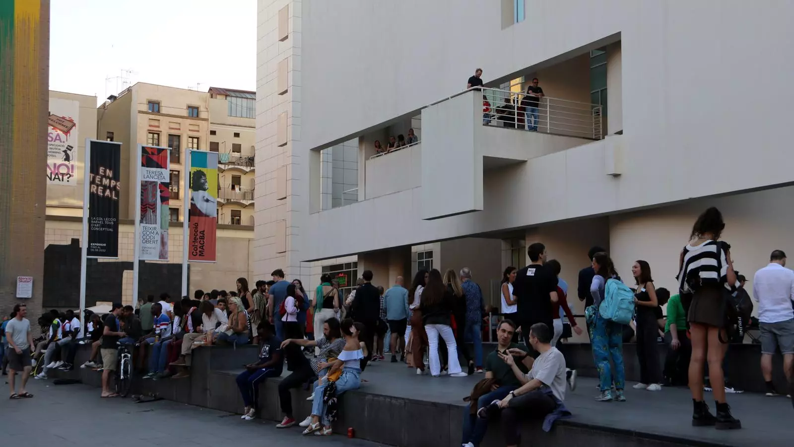Cues al exterior del MACBA de ayer