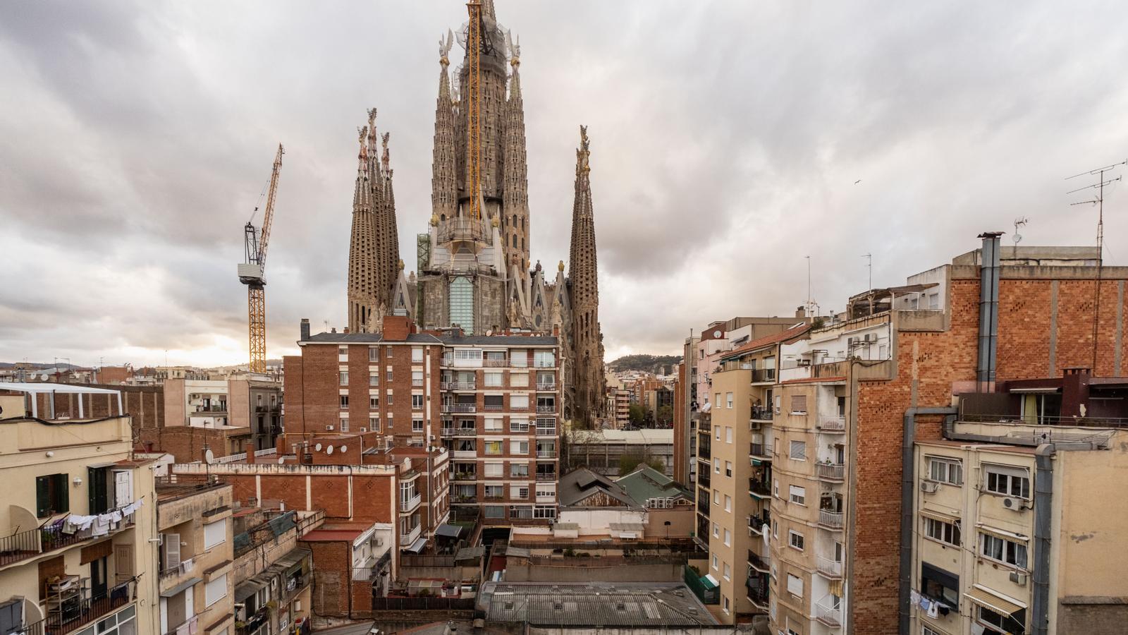 La isla entre Mallorca y Valencia afectada con el edificio de Núñez y Navarro al fondo.