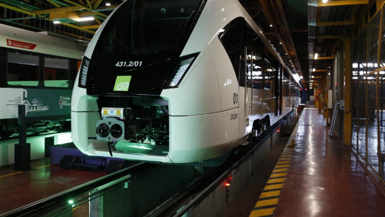 El primer tren d’FGC que operarà el servei entre Lleida i Terrassa, a Pla de Vilanoveta.