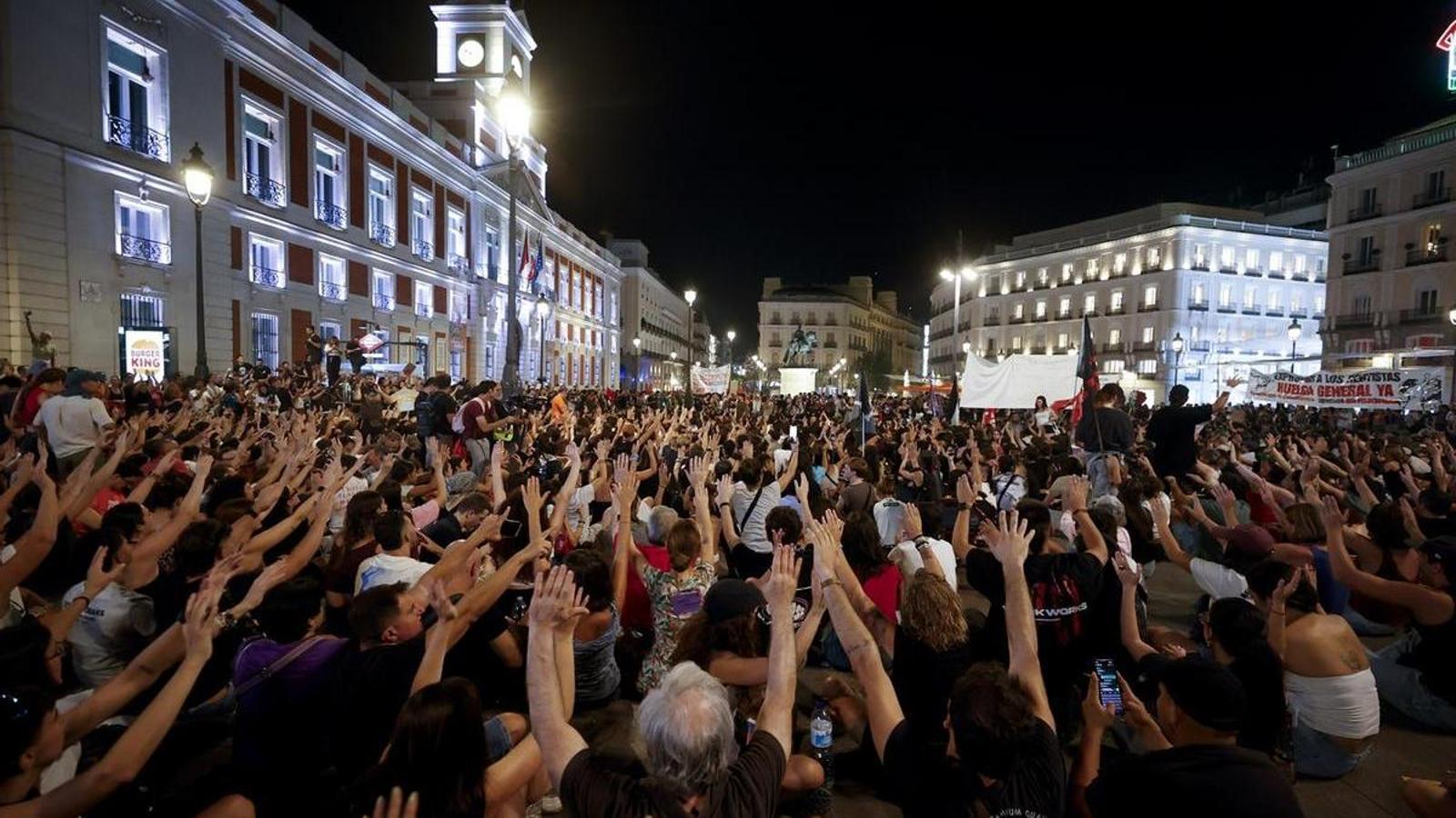 The camp at Puerta del Sol in defense of the right to housing, last Saturday night.