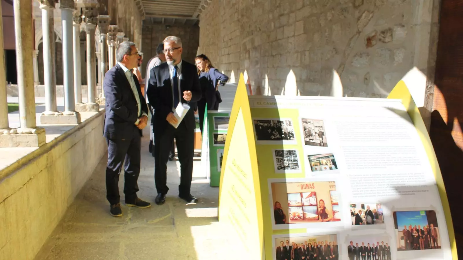 Imatge de l'exposició “El càmping, un estil de vida” que es pot visitar a la facultat de Turisme de la UdG