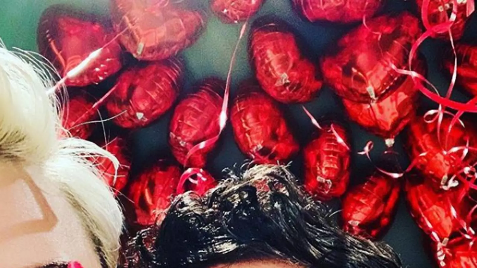 Imatge penjada als perfils de Katy Perry i Orlando Bloom per anunciar el seu compromís