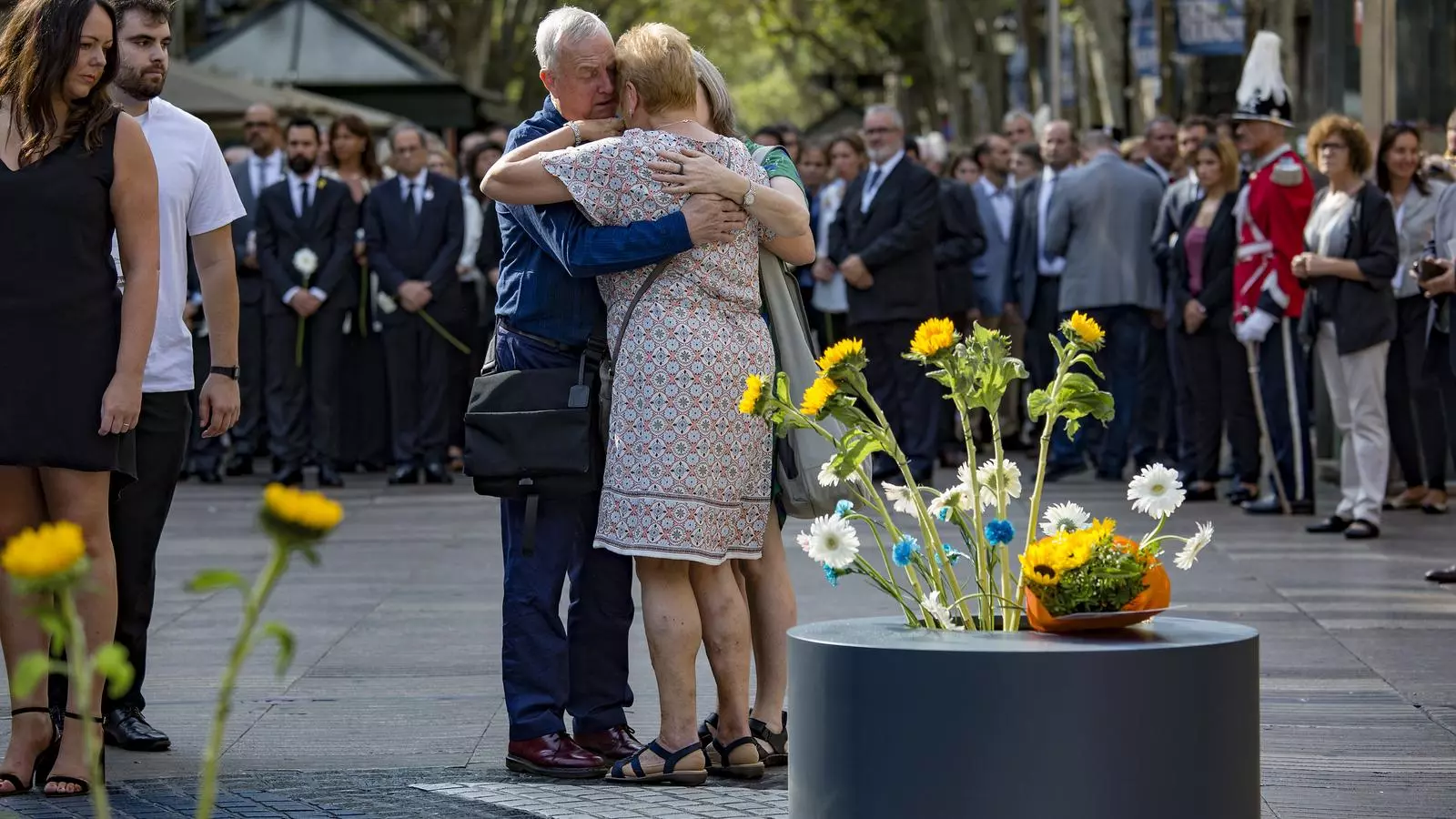 Ofrena floral en record de les víctimes dels atemptats.