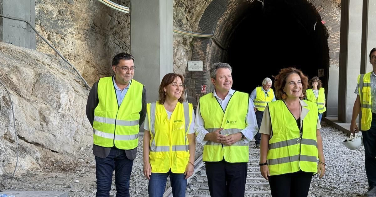 Una de freda i una altra de calenta a les obres que Adif té en marxa sobre la xarxa viària catalana. Els treballs als túnels ferroviaris del Garraf han acabat una setman...