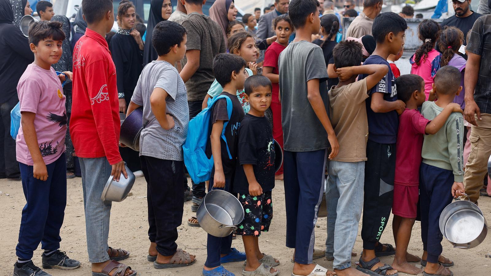 Children wait to receive food from the World Food Programme.