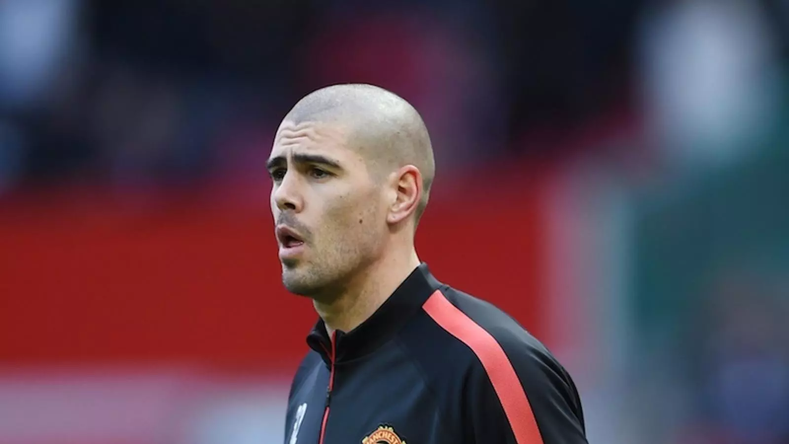 Víctor Valdés reempren la seva carrera a Anglaterra