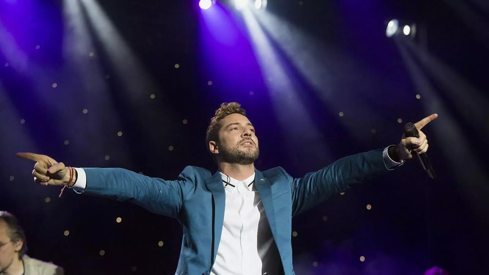 David Bisbal al Teatre Urbino del creuer Costa Magica, que estava atracat al port de Barcelona.