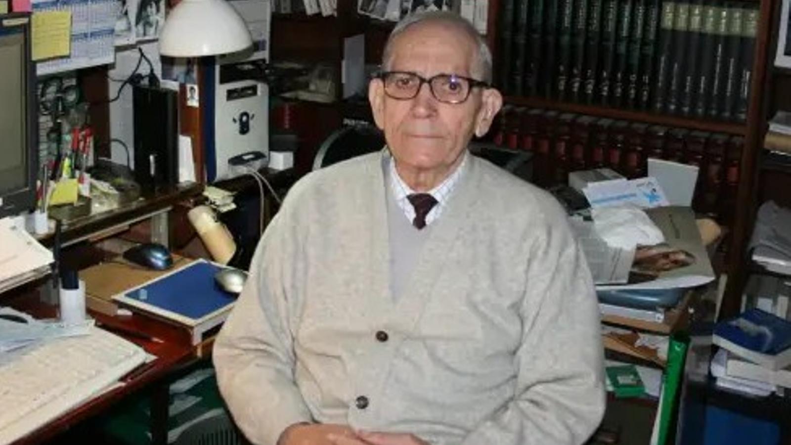 Miquel Duran Ordinyana al seu despatx.