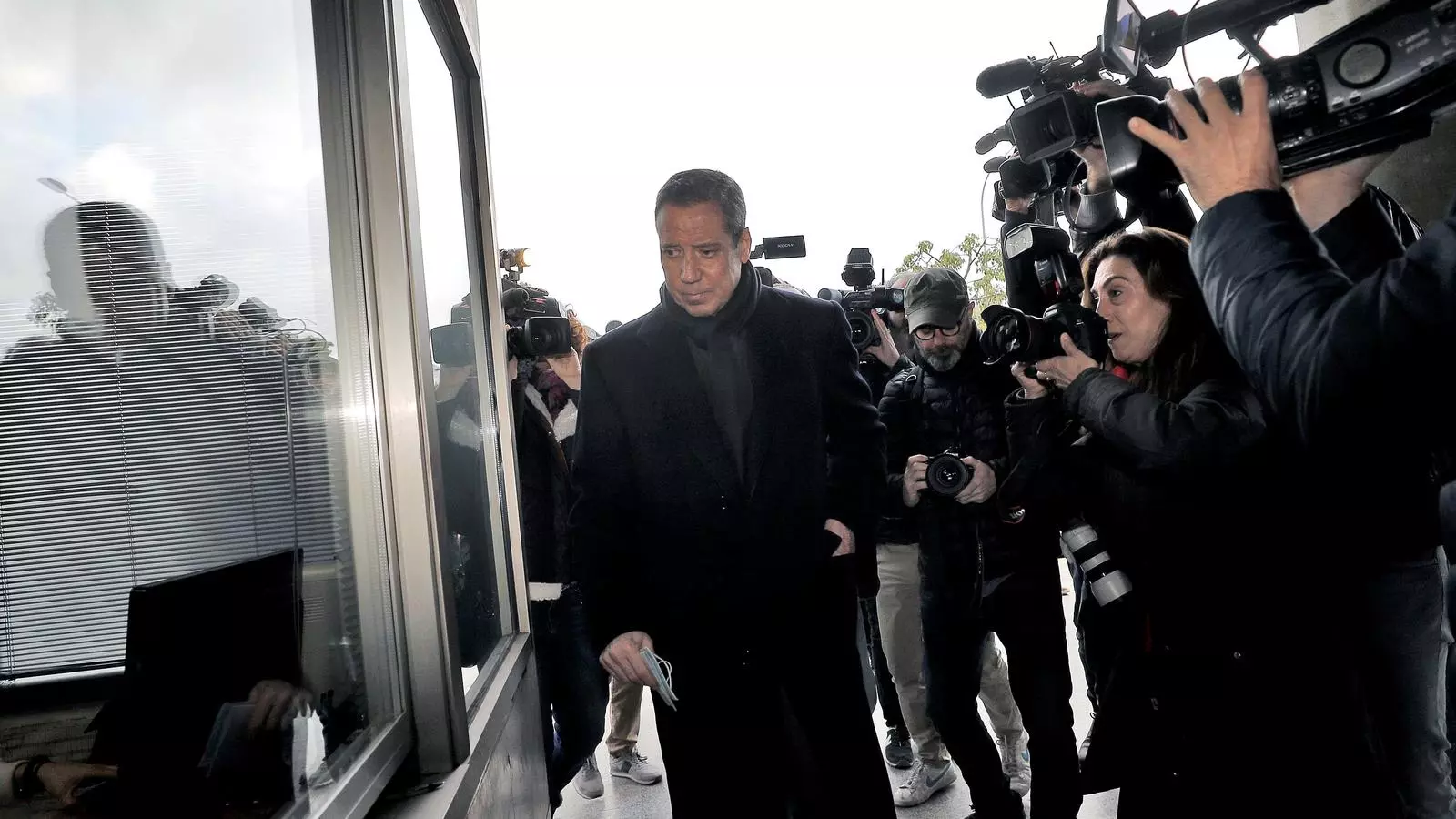L'expresident del govern valencià, Eduardo Zaplana, ha de signar cada dilluns al jutjat de guàrdia per complir amb el règim de llibertat provisional
