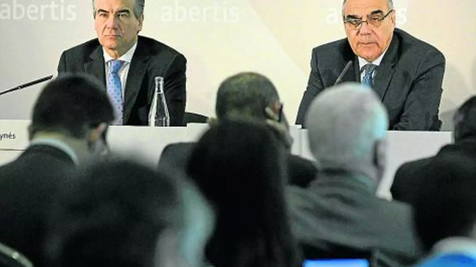 Abertis posa com a exemple França